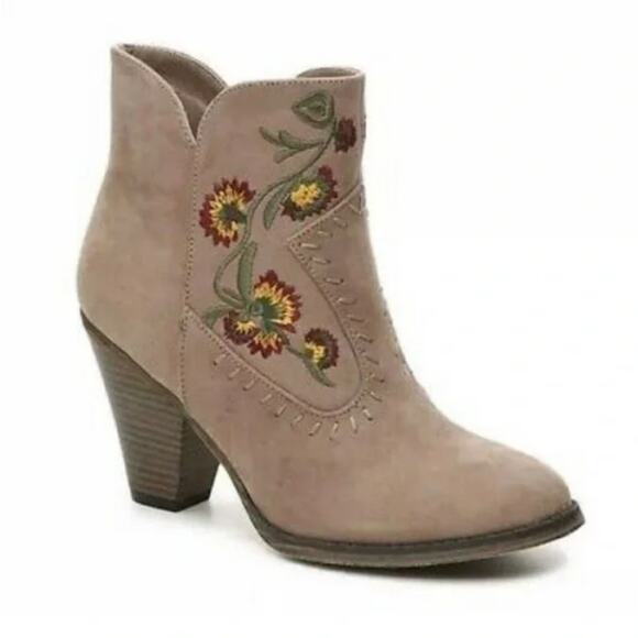 MIA Women's Tan Melrose Embroidered Ankle Cowboy‎ Boots Size 7M - Picture 1 of 11